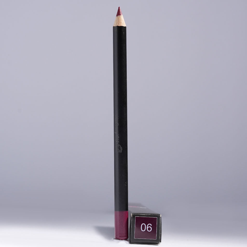 06 - Lip Liner